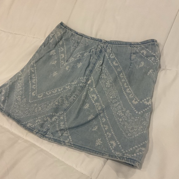 BDG - White & Blue - Denim - Mini Skirt - Women’s 0 - Picture 6 of 9
